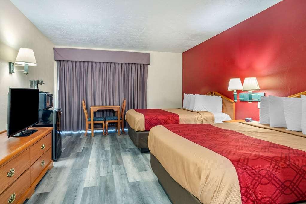 Econo Lodge - Perry National Fair Ground Area Room photo